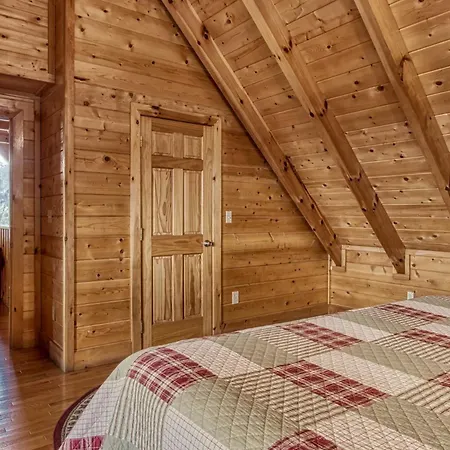 Ern864 - The Cedars - Great Location! Close To All The Action! Cabin
